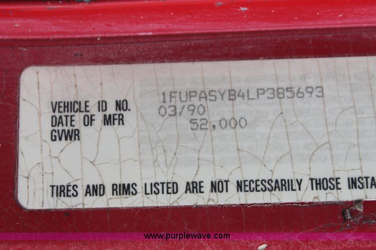 image for item H8116 1990 Freightliner FLA086 semi truck