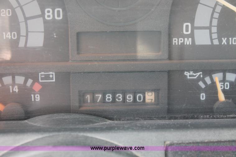 image for item H8118 1997 Chevrolet C7500 dump truck