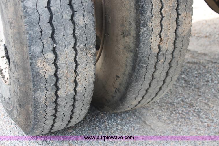 image for item H8118 1997 Chevrolet C7500 dump truck