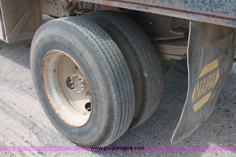 image for item H8118 1997 Chevrolet C7500 dump truck