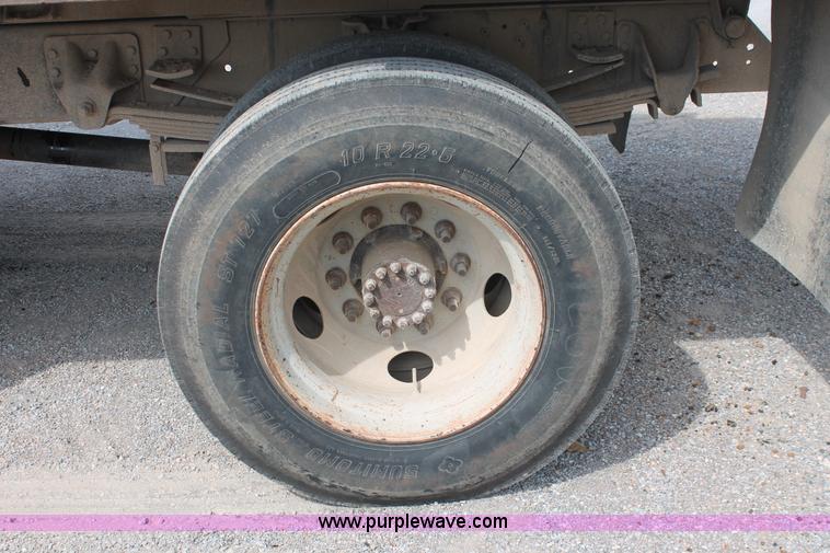 image for item H8118 1997 Chevrolet C7500 dump truck