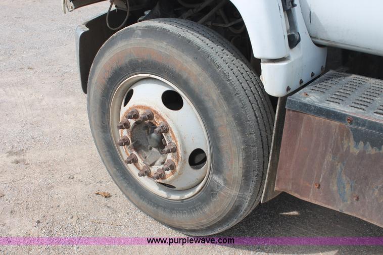 image for item H8118 1997 Chevrolet C7500 dump truck