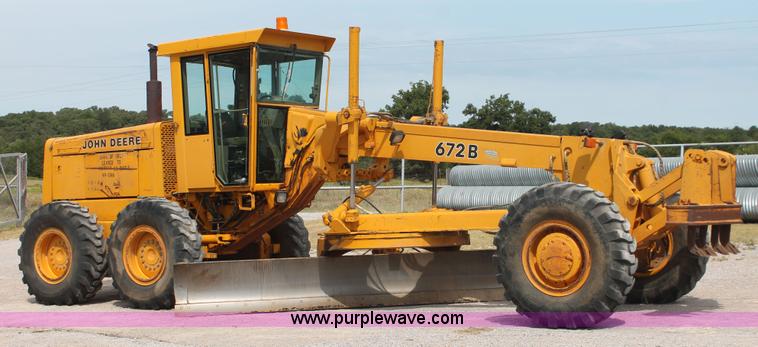 image for item H8119 1991 John Deere 672B motor grader