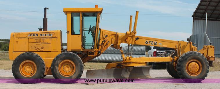 image for item H8119 1991 John Deere 672B motor grader