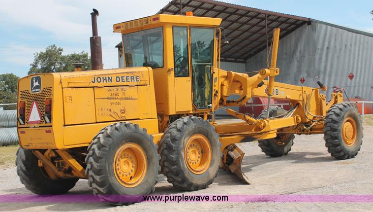 image for item H8119 1991 John Deere 672B motor grader
