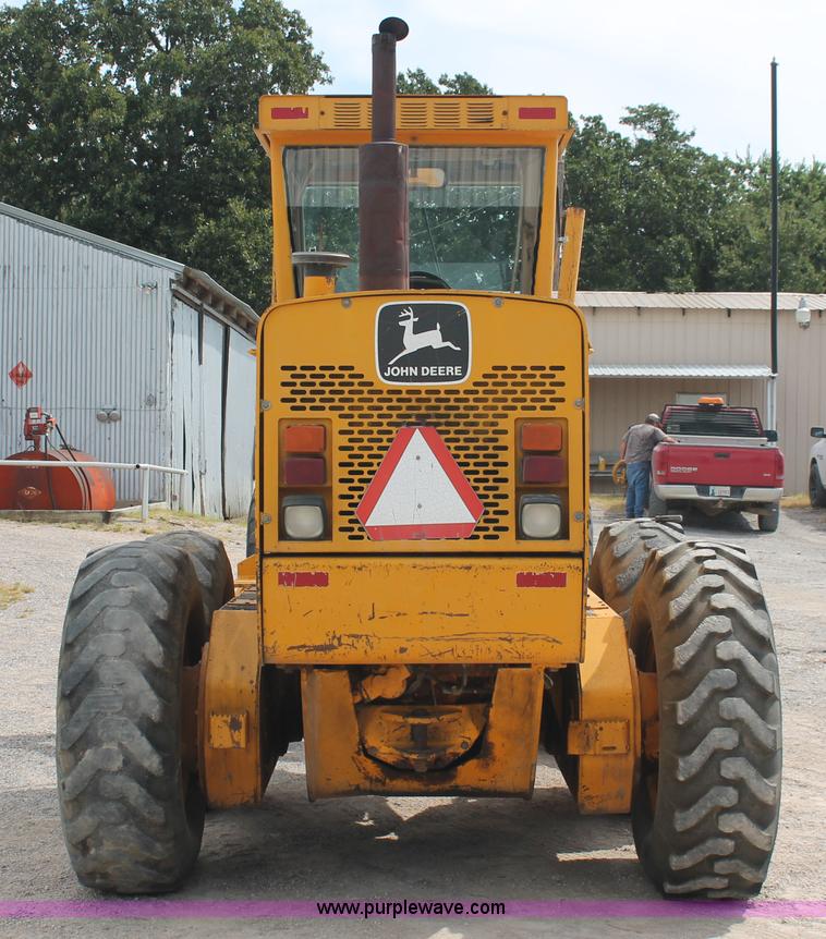 image for item H8119 1991 John Deere 672B motor grader