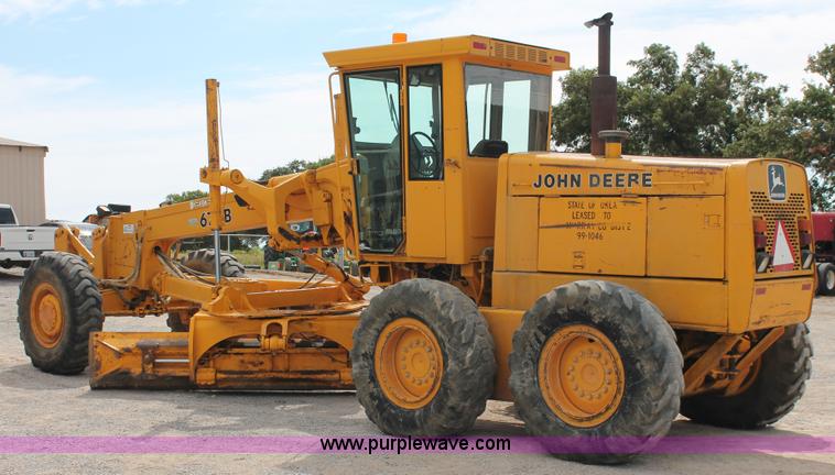 image for item H8119 1991 John Deere 672B motor grader