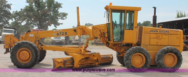 image for item H8119 1991 John Deere 672B motor grader