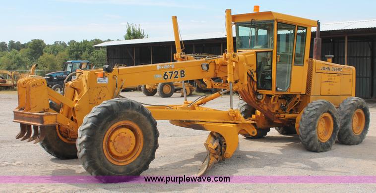 image for item H8119 1991 John Deere 672B motor grader