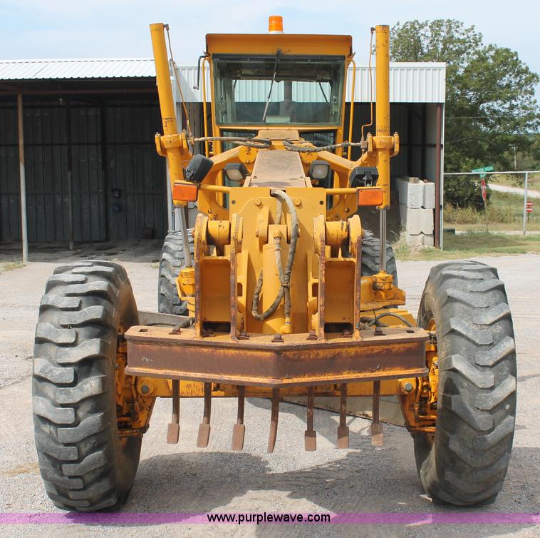 image for item H8119 1991 John Deere 672B motor grader