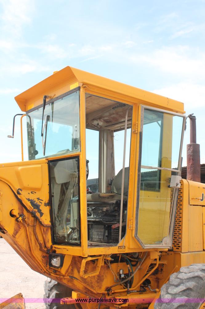 image for item H8119 1991 John Deere 672B motor grader
