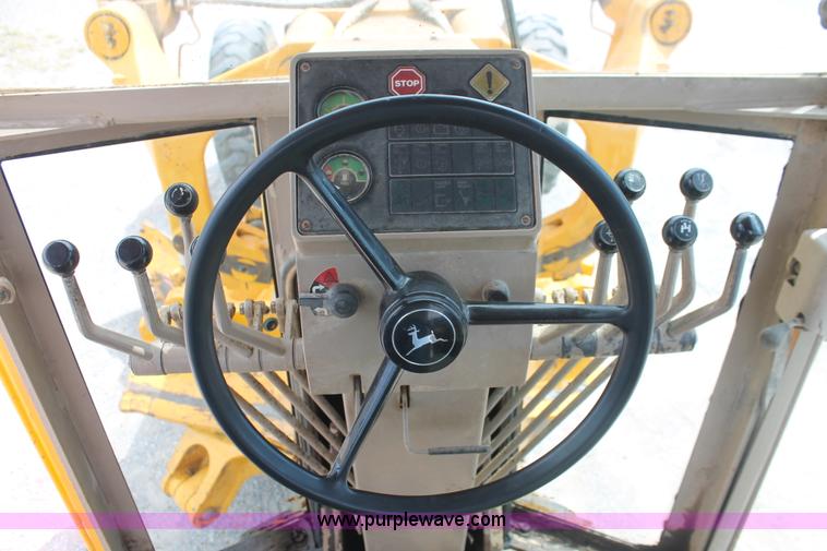 image for item H8119 1991 John Deere 672B motor grader