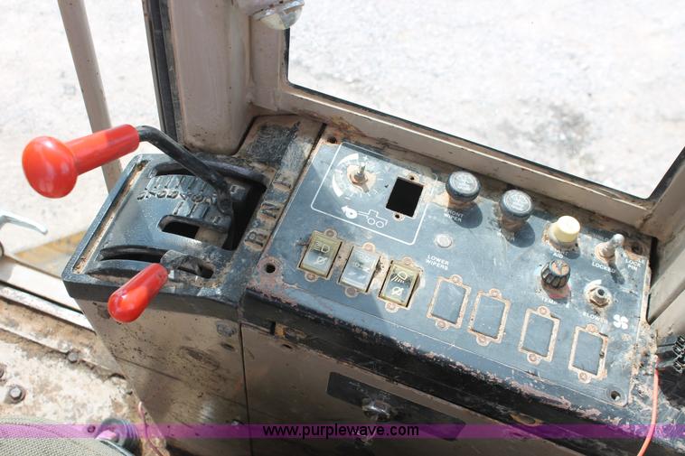 image for item H8119 1991 John Deere 672B motor grader