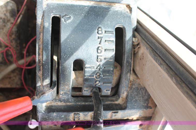 image for item H8119 1991 John Deere 672B motor grader