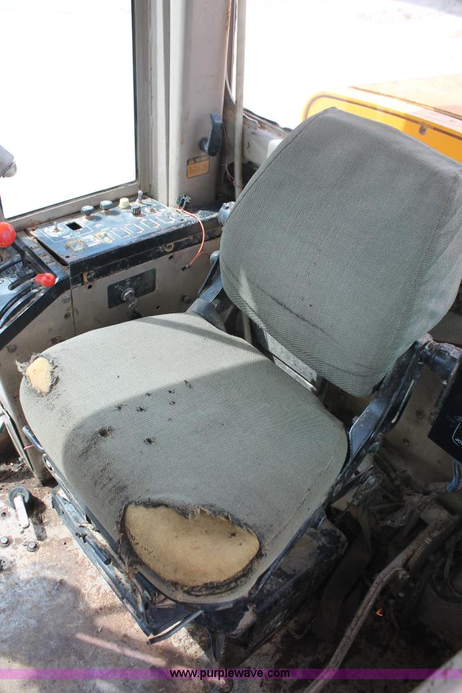 image for item H8119 1991 John Deere 672B motor grader