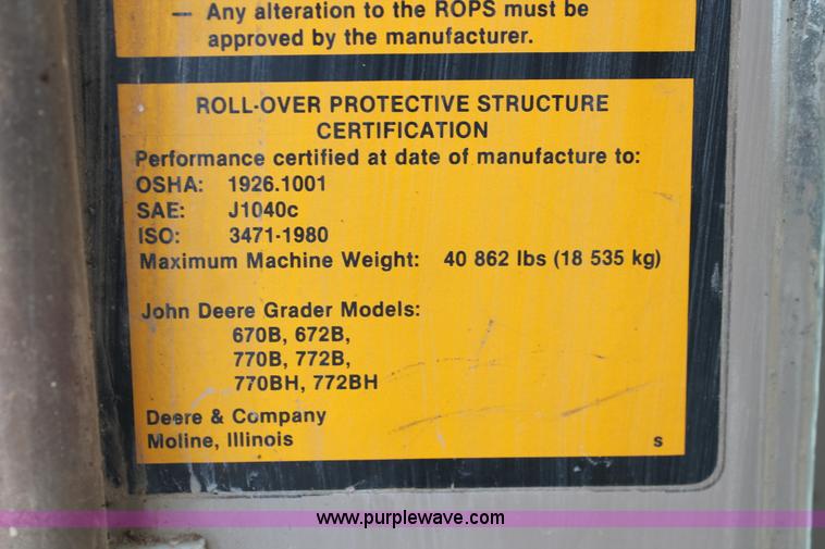 image for item H8119 1991 John Deere 672B motor grader