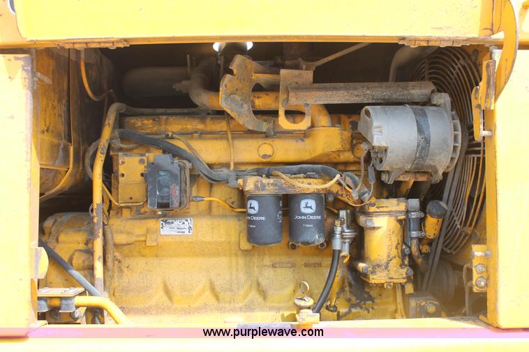 image for item H8119 1991 John Deere 672B motor grader