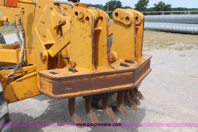 image for item H8119 1991 John Deere 672B motor grader