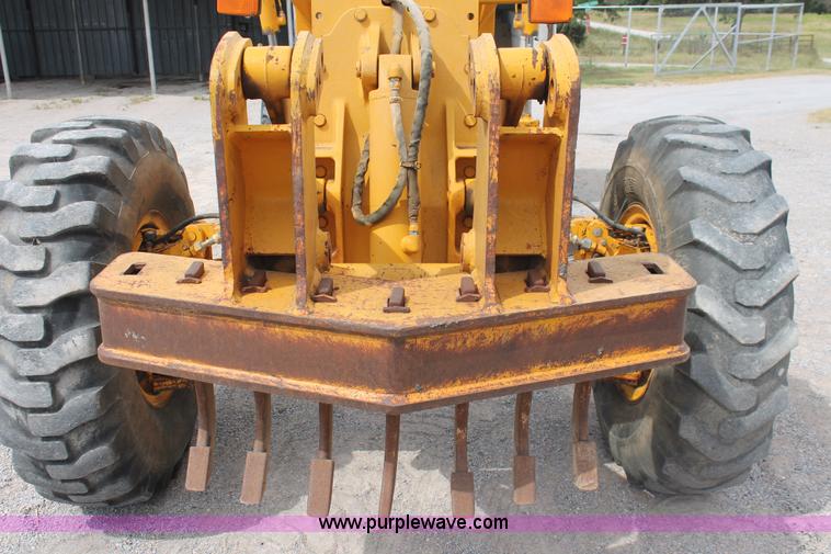 image for item H8119 1991 John Deere 672B motor grader