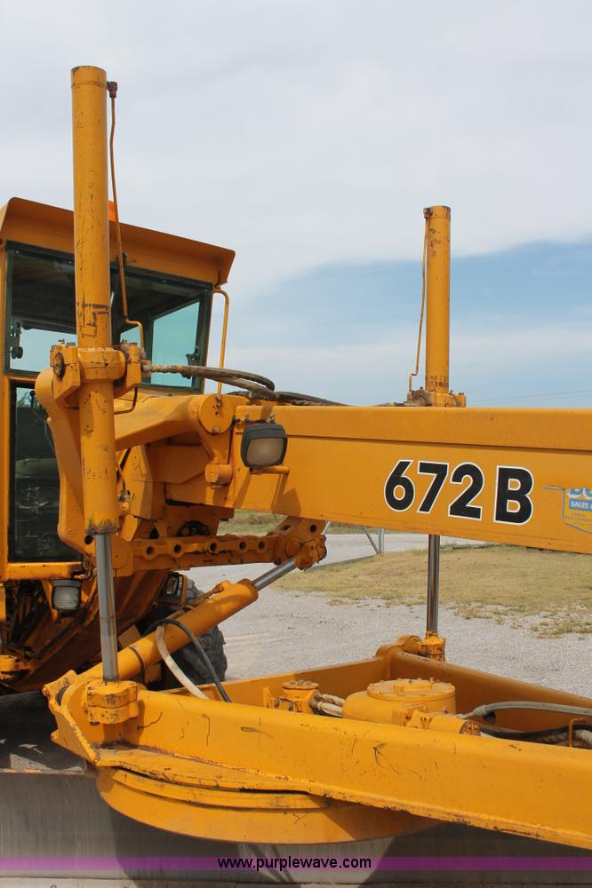 image for item H8119 1991 John Deere 672B motor grader