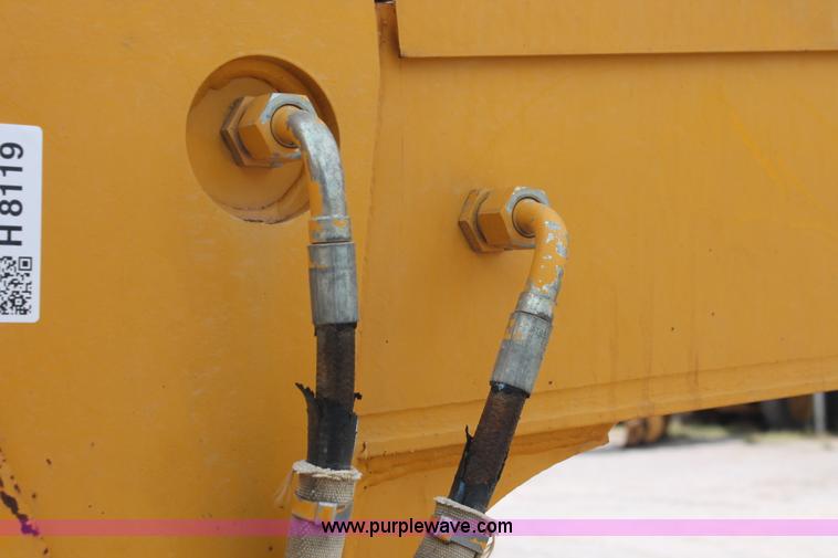 image for item H8119 1991 John Deere 672B motor grader