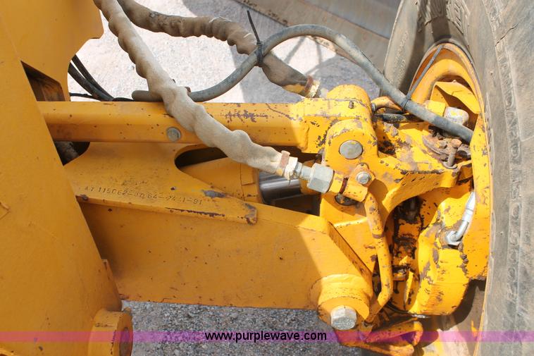 image for item H8119 1991 John Deere 672B motor grader