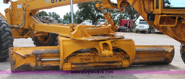 image for item H8119 1991 John Deere 672B motor grader