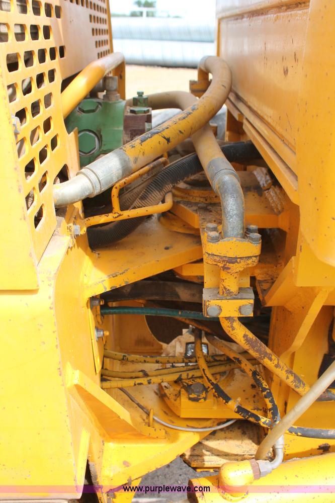 image for item H8119 1991 John Deere 672B motor grader