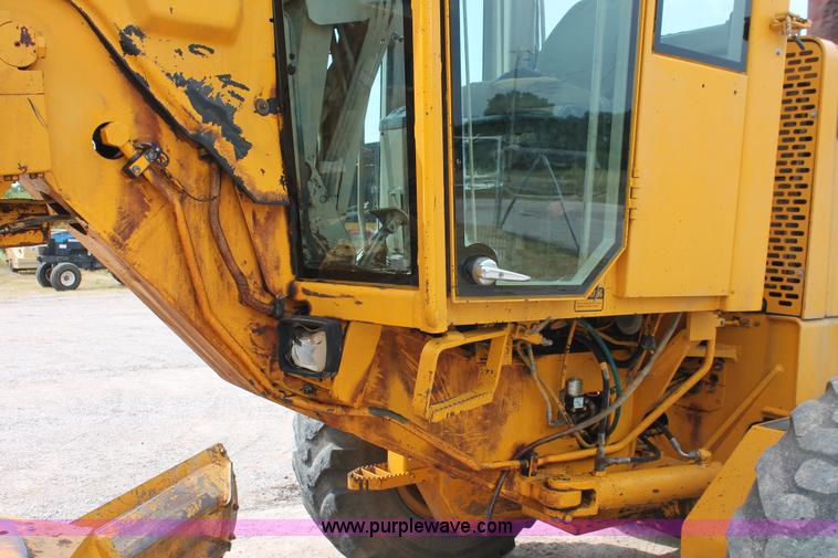 image for item H8119 1991 John Deere 672B motor grader