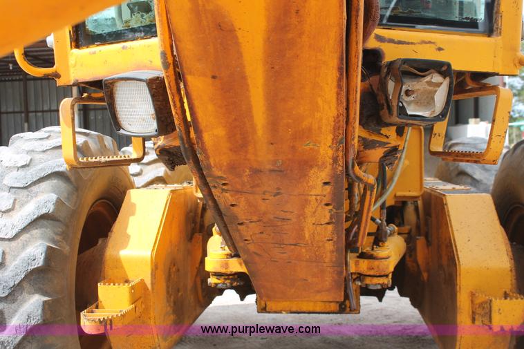 image for item H8119 1991 John Deere 672B motor grader