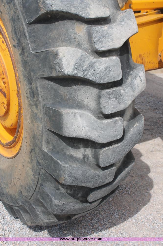 image for item H8119 1991 John Deere 672B motor grader