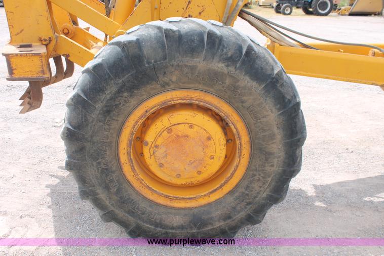 image for item H8119 1991 John Deere 672B motor grader