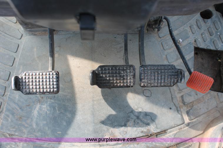 image for item H8121 1999 New Holland 8260 tractor