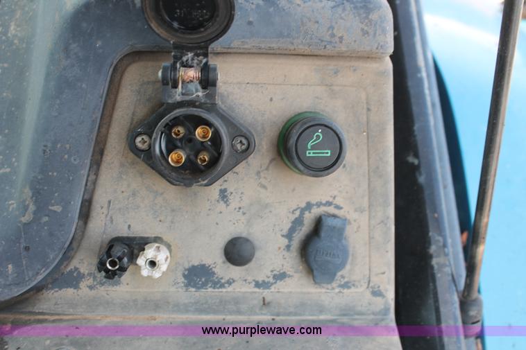 image for item H8121 1999 New Holland 8260 tractor