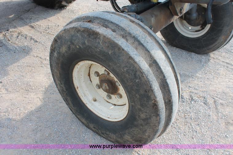 image for item H8121 1999 New Holland 8260 tractor