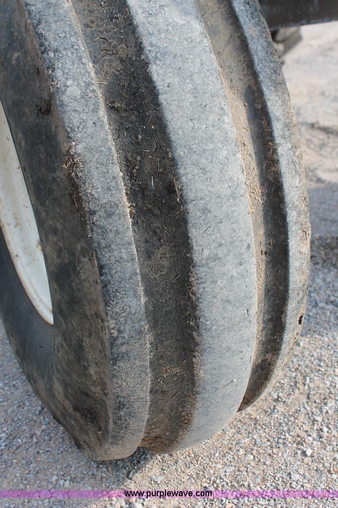 image for item H8121 1999 New Holland 8260 tractor