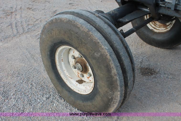 image for item H8121 1999 New Holland 8260 tractor