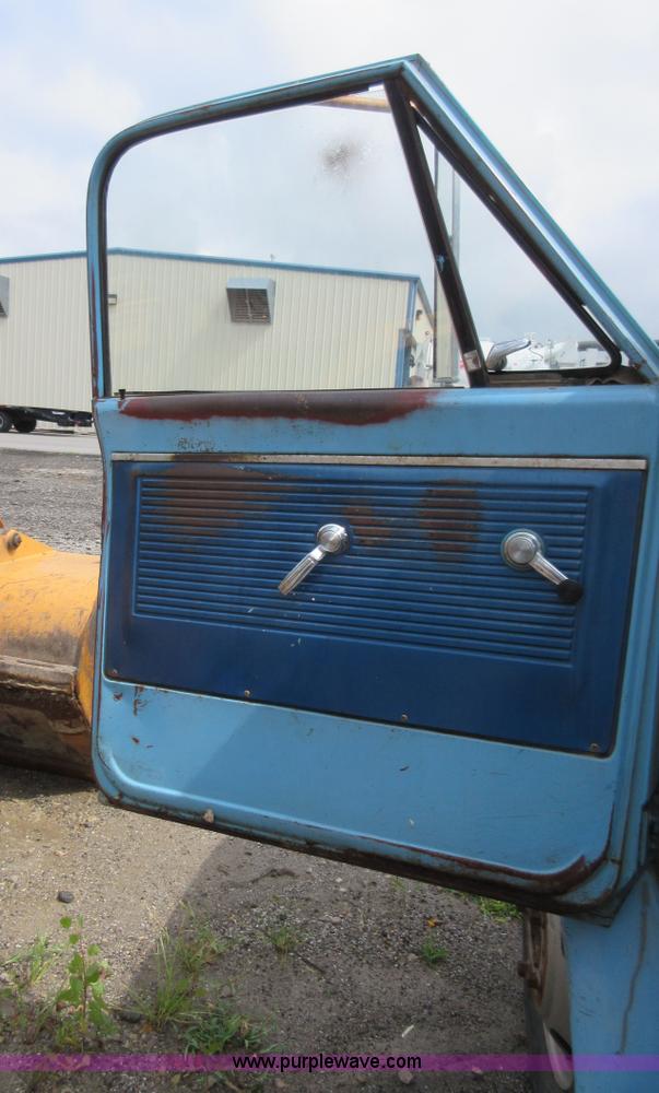 image for item I1981 1968 Chevrolet 40 truck cab and chassis