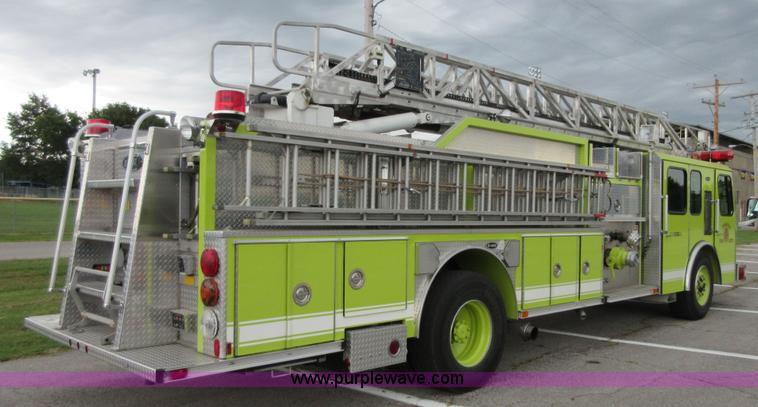 image for item I2030 1993 Hurricane E-One ladder fire truck