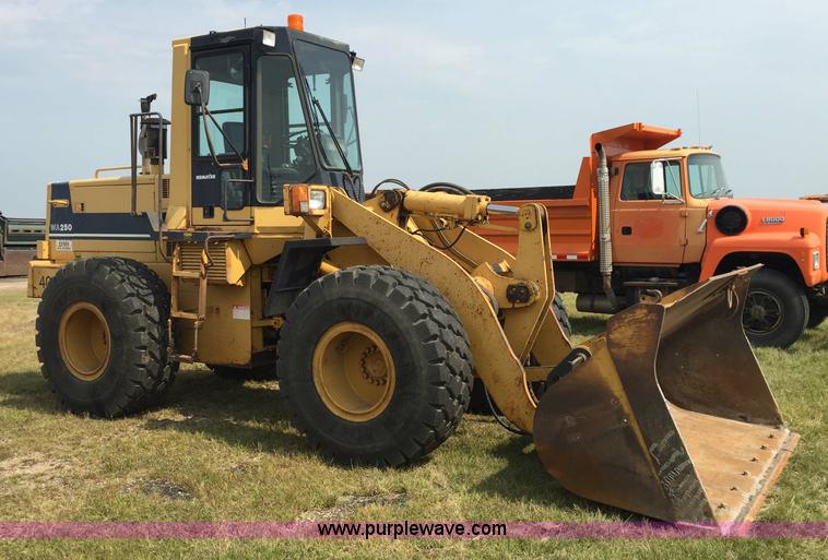 image for item J1743 1993 Komatsu WA250-1 wheel loader