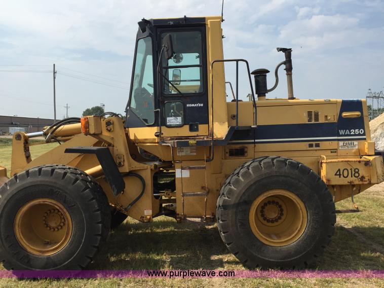 image for item J1743 1993 Komatsu WA250-1 wheel loader