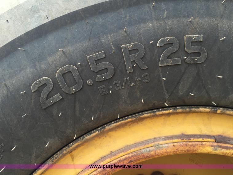 image for item J1743 1993 Komatsu WA250-1 wheel loader