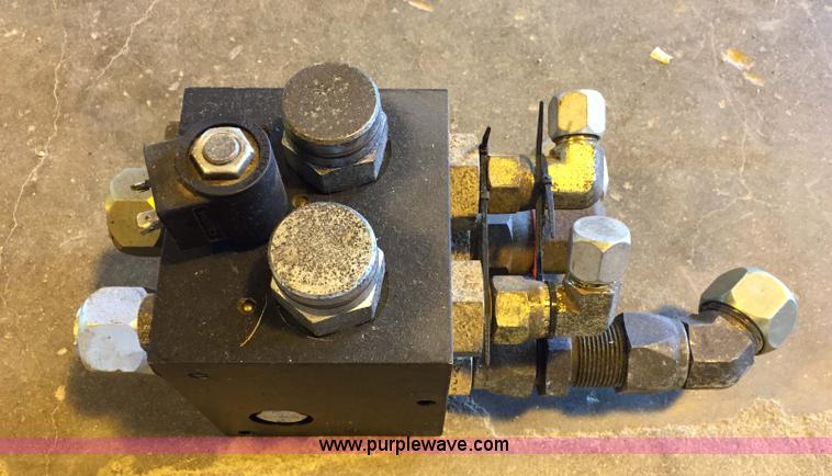 image for item J1743 1993 Komatsu WA250-1 wheel loader