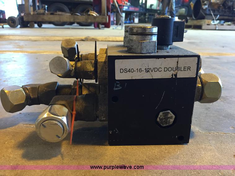 image for item J1743 1993 Komatsu WA250-1 wheel loader