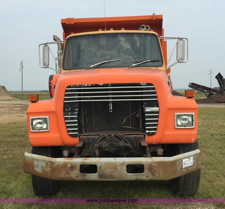 image for item J1744 1992 Ford LT8000 dump truck