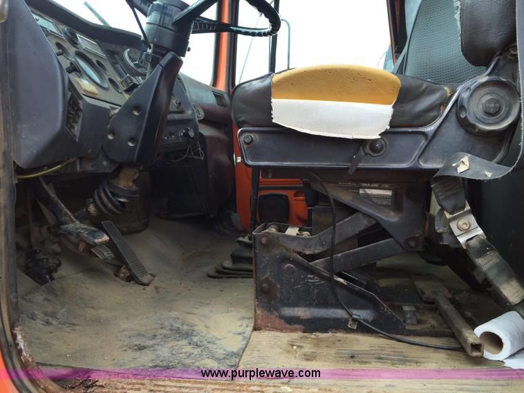image for item J1744 1992 Ford LT8000 dump truck
