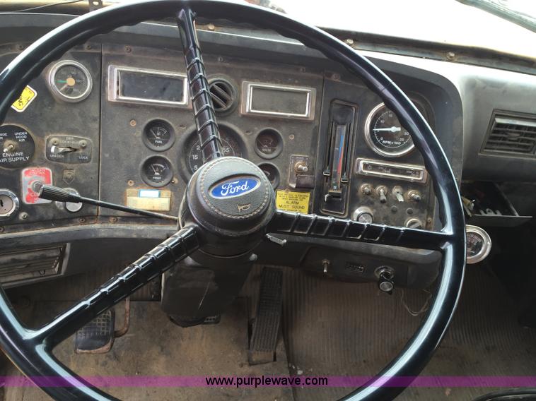 image for item J1744 1992 Ford LT8000 dump truck