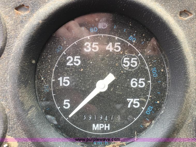 image for item J1744 1992 Ford LT8000 dump truck