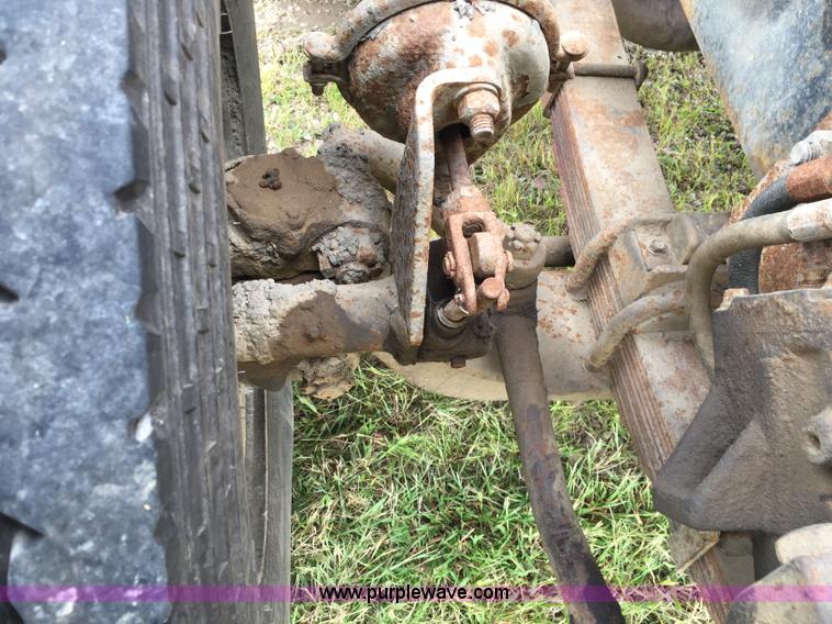 image for item J1744 1992 Ford LT8000 dump truck