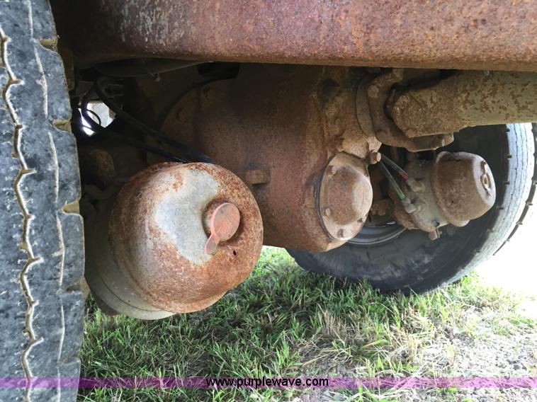 image for item J1744 1992 Ford LT8000 dump truck